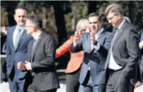  ?? REUTERS ?? Premijer Plenković u razgovoru s grčkim premijerom Tsiprasom na summitu u Salzburgu