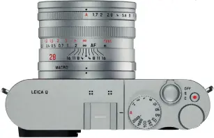  ??  ?? Tradition und Moderne Die kompakte Q ist eine typische Leica – äußerlich. Technisch ist zählt sie zu den modernsten Modellen aus Wetzlar.