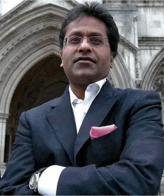  ?? Carl Court - 5.mar.2012/AFP ?? O empresário indiano Lalit Modi após audiência realizada em tribunal da Inglaterra