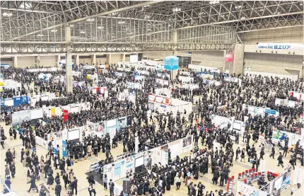  ?? BLOOMBERG ?? University students attend a job fair at the Makuhari Messe convention centre in Chiba, Japan.