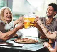  ??  ?? 酒似乎已成美國人的好­友，最新研究顯示，將近13%的美國人酗酒。（網路圖片）