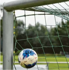  ?? Foto: Ernst Mayer ?? Die Jagd nach Toren und Punkten wird wieder eröffnet: Am Wochenende 7./8. August beginnt die Spielzeit 2021/22 der Fußball‰Kreisliga West.