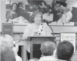  ?? JOANN COWAN ?? Author Julie Garwood was popular at book-signing events, like this one in 2013 in St. Louis. She said he had a ‘strong voice’ and tried to imbue that in her female characters.