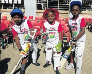  ?? Picture: YONELA MOFU ?? GEARING UP: Happy cricketers are, from left, Hlumelo Sidina, Anezwa Qwalane and Asamahle Ngwatyu