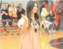  ?? JEFF VORVA/DAILY SOUTHTOWN ?? Stagg’s Arianno Araujo waves to the crowd at a recent boys basketball game as she was honored for winning the state bowling championsh­ip.