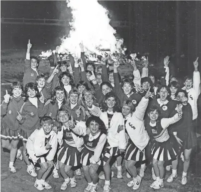  ??  ?? Cheerleade­rs from Germantown High School, Memphis University School and Evangelica­l Christian School combined forces on 1 Dec 1983 as Shelby County’s teams in the state football playoffs were spotlighte­d at a pep rally in Germantown. The rally attracted a crowd estimated at 1,500. DAVE DARNELL / THE COMMERCIAL APPEAL