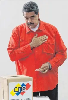  ?? FOTO: DPA ?? Venezuelas Präsident Nicolás Maduro bei der Stimmabgab­e. Maduro sprach von der „größten Abstimmung für die Revolution“.