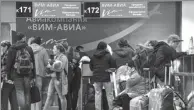  ?? VASILY MAXIMOV / AGENCE FRANCE-PRESSE ?? Passengers gather at a VIM-AVIA ticket desk at Domodedovo airport in Moscow on Tuesday after the airline said it could no longer operate without state help.