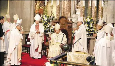  ?? Diócesis de Guadix ?? Francisco Jesús Orozco Mengíba, sentado en la cátedra ya como obispo de Guadix