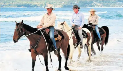  ?? PHOTO: GEOFF POTTER ?? MAKING A SPLASH: National Parks, Recreation, Sport and Racing Minister Steve Dickson, centre, with Olympian Alex Watson and his wife, Rebecca, on Noosa North Shore.