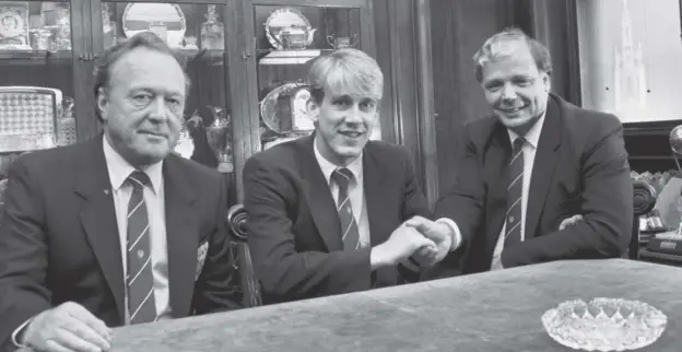  ??  ?? 0 Pilmar Smith, left, was a good friend to the Hearts players and is pictured here in 1987 with the club’s former captain Gary Mackay and chairman Wallace Mercer.