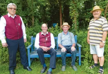  ?? Foto: Manuela Rapp ?? Franz Alstetter, Willi Müller und sein Bruder Josef Müller sowie Herbert Altstetter (von links) hatten viel über die Musikkapel­le Wiesenbach zu erzählen.