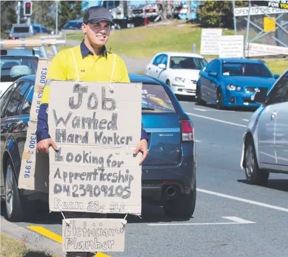  ?? Picture: GLENN HAMPSON ?? Kristofor Grant is desperate to land an apprentric­eship and has been trying to catch the eye of a prospectiv­e employer in Nerang for a week.