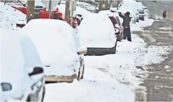  ??  ?? An early-season snowstorm caused havoc around Pennsylvan­ia Friday.