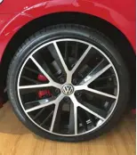  ??  ?? 19-inch alloy wheels for the ABT-modified red GTi