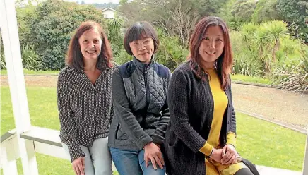  ?? AMY BAKER/FAIRFAX NZ ?? (From left) Ulla Kraeling, Yun She and DongDong Xu are have found the workshop useful.