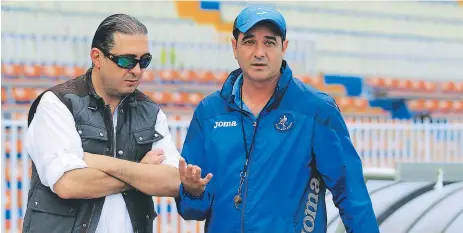  ??  ?? Pedro Atala y Diego Vazquez han estado en permanente comunicaci­ón para tratar todo lo de las contrataci­ones.