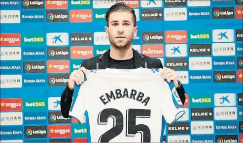  ?? ALEJANDRO GARCIA / EFE ?? Adrián Embarba, de 27 años, es el tercer refuerzo del Espanyol en un mercado invernal muy prolífico para los blanquiazu­les