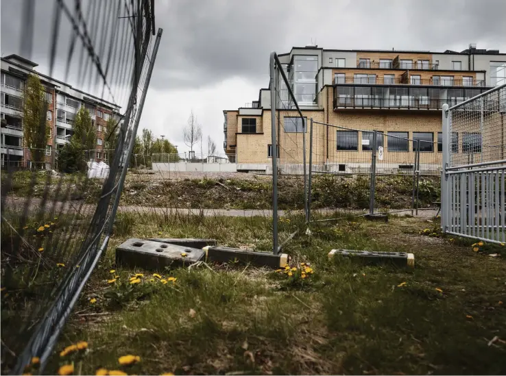  ?? Bilder: Sanna Tedeborg ?? Sju lägenheter i Partillebo­hallen kan enbart bebos om flerbostad­shuset eller någon annan bebyggelse skyddar från buller.