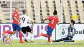  ?? FEDEFÚTBOL ?? Arp tuvo a los ticos como locos tratando de marcarlo.