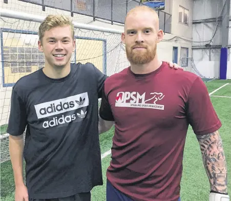  ?? IAN FAIRCLOUGH / THE CHRONICLE HERALD ?? Profession­al soccer players Jacob Shaffelbur­g, of Port Williams, left, and Andrew MacRae, of Coldbrook, take a break during a practice session.