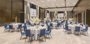  ??  ?? No chandelier­s here: Its 700-sqm. sleek and modern ballroom has hosted important conference­s as well as weddings and other prominent social gatherings.