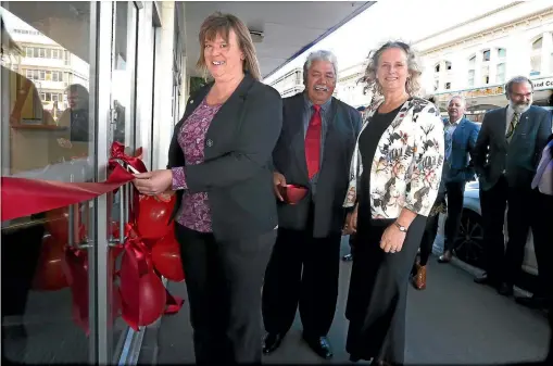  ?? KAVINDA HERATH/STUFF ?? Invercargi­ll deputy mayor Rebecca Amundsen cuts the ribbon as kauma¯tua Herewini Neho and Labour list MP Liz Craig wait to enter Craig’s new Invercargi­ll offices.