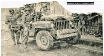  ??  ?? Au volant de la Jeep, Francis Briend. Une des seules traces de son parcours de combattant durant la guerre 39-45.