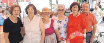  ??  ?? Marianne Lang, Margarete Pscheidl, Gerda Butscher, Stefanie Bonikowski, Waltraud Breuer und Franz Butscher (v. l.).