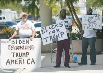  ?? WILFREDO LEE/AP ?? Supporters of Donald Trump stand outside the federal courthouse Thursday in West Palm Beach.