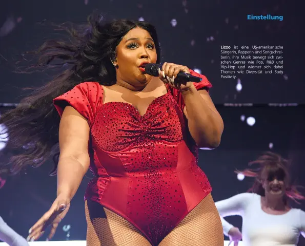  ??  ?? Lizzo ist eine Us-amerikanis­che Sängerin, Rapperin und Songschrei­berin. Ihre Musik bewegt sich zwischen Genres wie Pop, R&B und Hip-hop und widmet sich dabei Themen wie Diversität und Body Positivity.