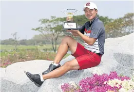  ??  ?? Kusuma Meechai holds the Singha E-San Open winner’s trophy.