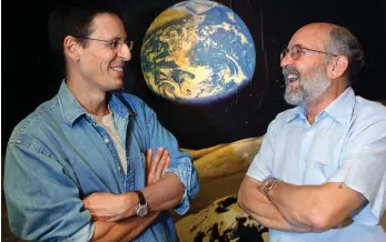  ??  ?? Incredible discovery: Swiss scientists Didier Queloz, left, and Michel Mayor