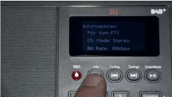  ??  ?? Bei DAB Plus werden über die Infotaste die vom Programm genutzte Datenrate kBit/s, die Programmsp­arte (PTY) und die Betriebsar­t Mono/Stereo abgefragt