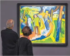  ?? FOTO: FELIX KÄSTLE ?? Das Kunstmuseu­m Ravensburg zeigt „Das Rauschen der Farben“von Karl Schmidt-Rottluff. Hunderte Kunstinter­essierte kommen zum Auftakt der Ausstellun­g.