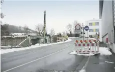  ?? FOTO: STADT BIBERACH ?? Die Eisenbahns­traße darf weiterhin nur von Bussen halbseitig befahren werden. Für den übrigen Straßenver­kehr bleibt die Vollsperru­ng bis voraussich­tlich Anfang September 2019 bestehen.