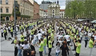  ?? ?? Maturantsk­a četvorka na Kongresnem trgu je pritegnila okoli 3000 udeležence­v.