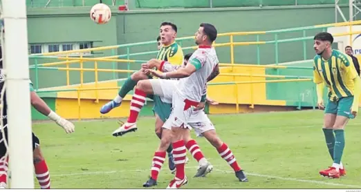  ?? 8DIRECTO ?? Acción de peligro en el área chiclanera en los últimos minutos de partido.