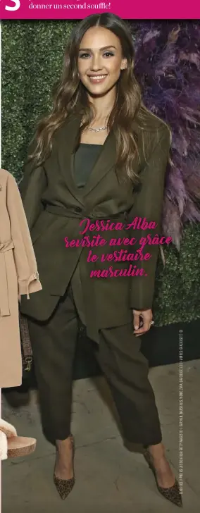  ??  ?? Jessica Alba revisite avec grâce le vestiaire masculin.