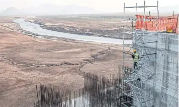  ?? AFP ?? A worker goes down a ladder at the Grand Ethiopian Renaissanc­e Dam, near Guba in Ethiopia.