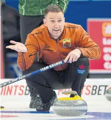  ?? MICHAEL BURNS CURLING CANADA
VIA THE CANADIAN PRESS ?? Skip Brad Gushue of St. John’s discusses a shot with his team during the 10th draw on Wednesday against team Dunstone at the Olympic curling trials in Saskatoon. Gushue won 9-4 to move to 5-0 overall.