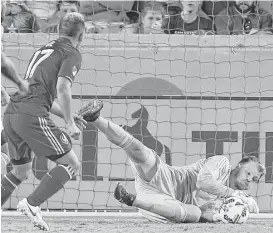  ?? Yi-Chin Lee / Houston Chronicle ?? Goalkeeper Joe Willis, right, came up with two key saves in relief of suspended starter Tyler Deric in the Dynamo’s postseason upset of the Portland Timbers.