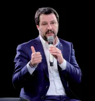  ??  ?? Ministro Matteo Salvini, ministro dell’Interno e vicepremie­r rassicura le imprese: «La manovra non è finita»