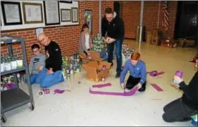  ?? LISA MITCHELL - DIGITAL FIRST MEDIA ?? Fleetwood students and teachers a creating a ‘Can’structure, a structure made out of 1,900 canned food items that were collected by students to be donated to the Greater Berks Food Bank.