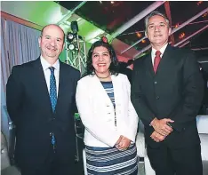 ??  ?? Omar Martínez, Leticia Castillo y Eloy Guevara.