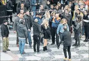  ?? CARLES CASTRO / GARRAF NEWS MEDIA ?? Shakira, objetivo de las cámaras en la plaza de la Vila de Vilanova