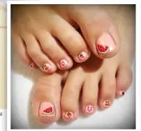  ?? PHOTO COURTESY OF
PATRICIA YANKEE ?? TWINKLE TOES: This fun summer pedicure on the tootsies of actress Allison Williams (‘Girls,’ NBC’s ‘Peter Pan Live’) is the work of Patricia Yankee, celebrity nail technician.