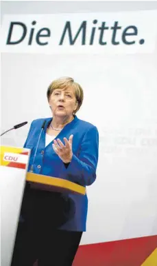  ?? FOTO: IMAGO ?? Angela Merkel muss nach dem Absturz der Union bei der Bundestags­wahl auch noch die Niederlage in Niedersach­sen verdauen. An ihrem Kurs hält sie aber fest.