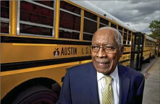  ?? RODOLFO GONZALEZ / AMERICAN-STATESMAN 2013 ?? Charles Akins with buses lined up for pickups at L.C. Anderson High School in 2013. Akins was the first black principal at Anderson and also was an associate superinten­dent.