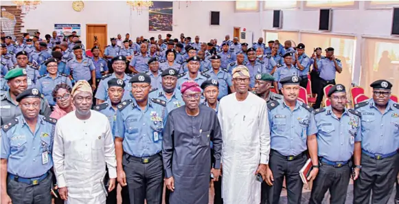  ?? ?? Lagos State Governor Babajide Sanwo- Olu ( fifth right); Lagos Commission­er of Police, Abiodun Alabi ( third left); Deputy Governor, Obafemi Hamzat ( second left); Chief of Staff to the Governor, Tayo Ayinde ( fourth right) and others during a security meeting with the Lagos CP, area commanders and divisional police officers in Lagos… yesterday.